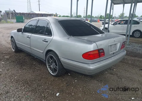 1999 Mercedes-Benz E 320 из США, поврежденный, VIN WDBJF65H9XA809911